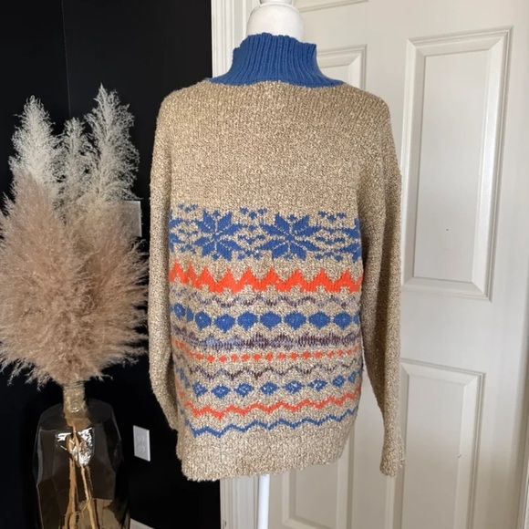 Easel Los Angeles Cowl Neck Snowflake printed Sweater
Size Large - Picture 5 of 12